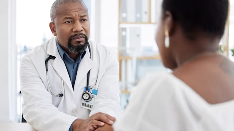 Neurologie en Tunisie – Suivi spécialisé des maladies du système nerveux Consultation en neurologie en Tunisie entre un spécialiste du cerveau et un patient souffrant de troubles neurologiques